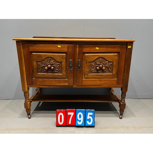 795 - Victorian walnut wash stand