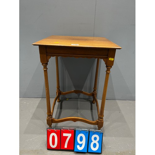 798 - Edwardian table