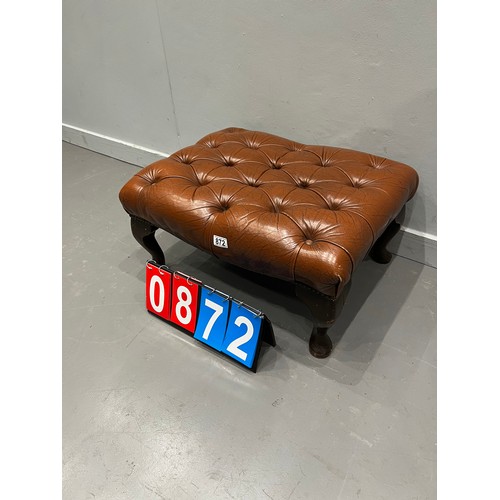 872 - Brown leather chesterfield foot stool