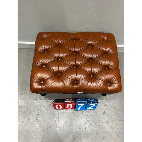 872 - Brown leather chesterfield foot stool