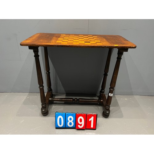 891 - Victorian antiques chess table