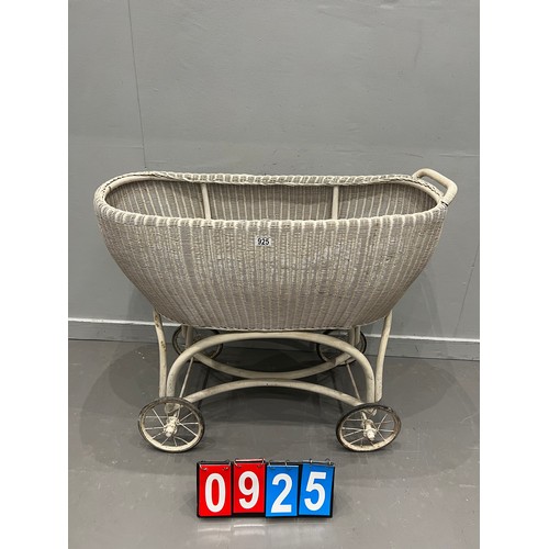 Lot 925       