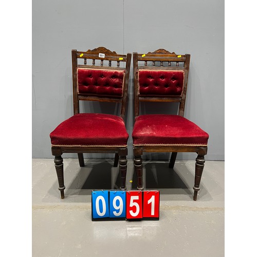 951 - Pair of Victorian chairs