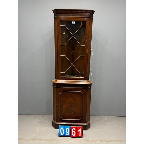 961 - Vintage corner cabinet