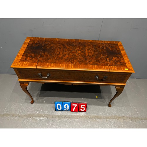 975 - Burr walnut vintage dynatron music system