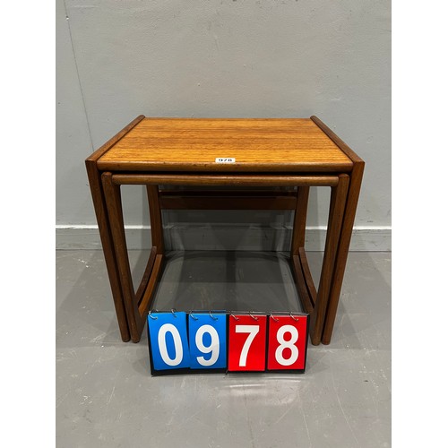 978 - G-plan quadrille nest of 2 tables