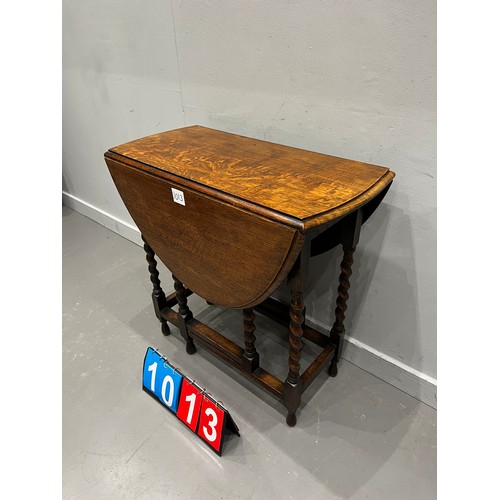 1013 - Oak barley twist drop leaf table good colour smaller size