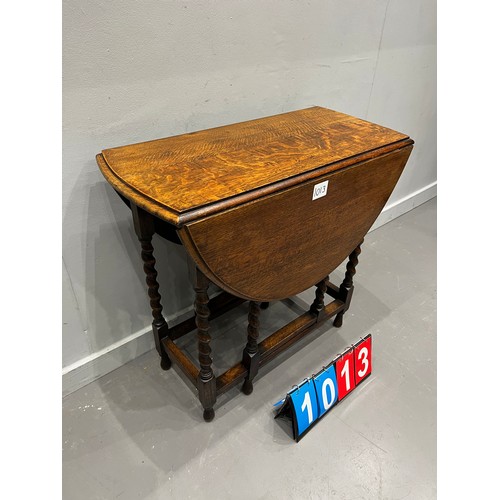 1013 - Oak barley twist drop leaf table good colour smaller size