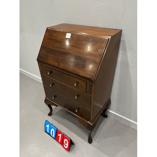 1019 - Mahogany fitted bureau with leather top on queen Anne legs