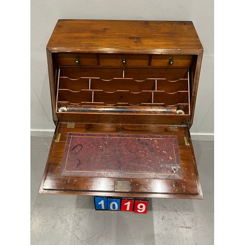 1019 - Mahogany fitted bureau with leather top on queen Anne legs