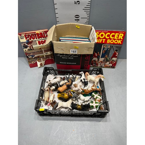 165 - Box toy horses + box soccer annuals