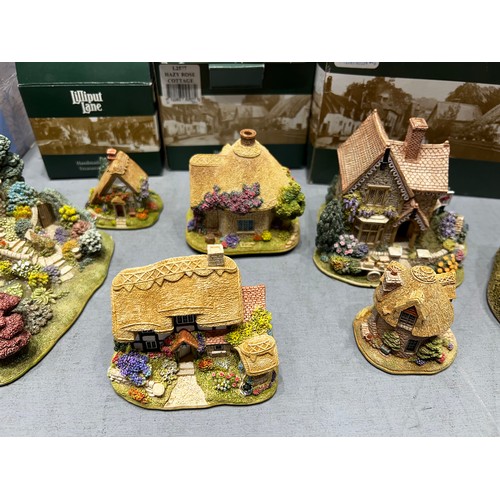 207 - Quantity boxed Lilliput lane cottages