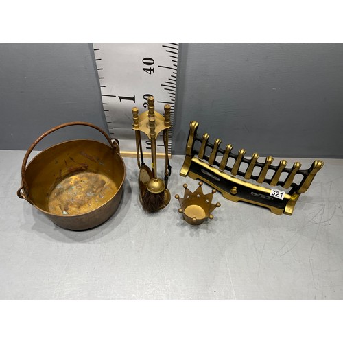 321 - Brass jam pan, fire front, brass companion set