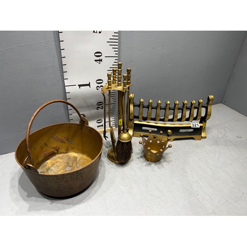 321 - Brass jam pan, fire front, brass companion set