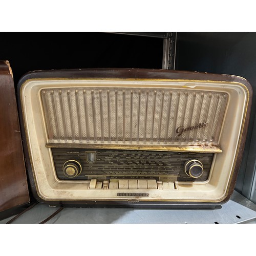 342 - 2 Vintage radios