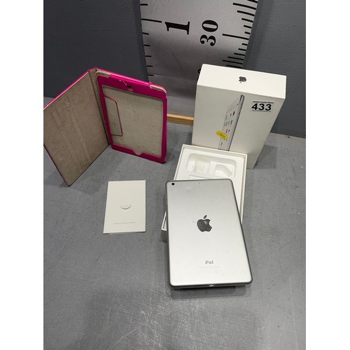 433 - Ipad mini boxed (lights up onto start up page)