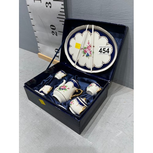 454 - Porcelain miniature boxed tea set