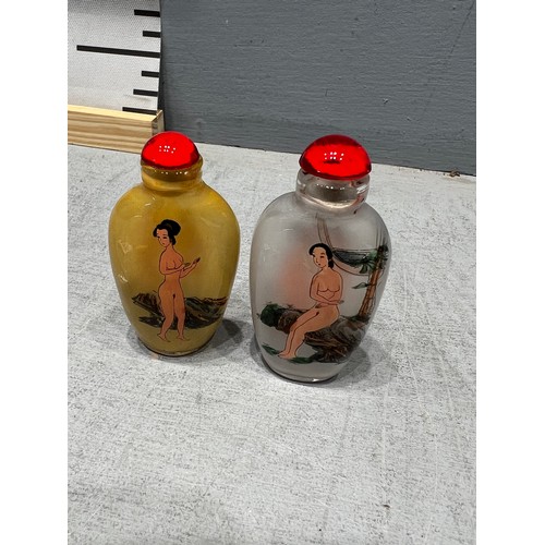 477 - 2 Erotic snuff bottles