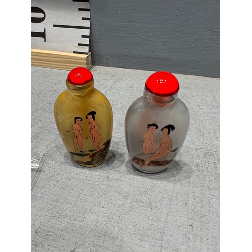 477 - 2 Erotic snuff bottles