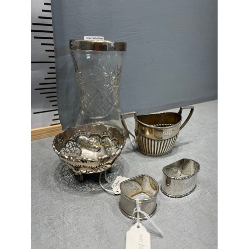 603 - Silver bowls, napkin rings & silver rimmed cut glass vase 281g silver