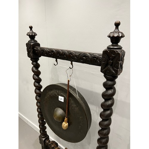 1039 - Early 20th century impressive oak barley twist gong