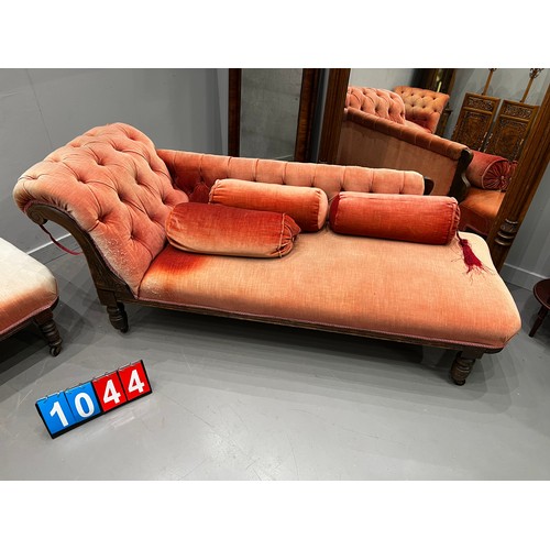 1044 - Pair of late Victorian chaise lounges