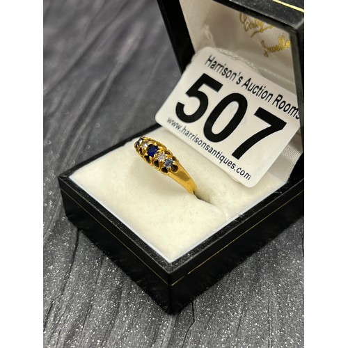 507 - 18ct gold diamond + sapphire ring. Size L / M. 2.8g total weight