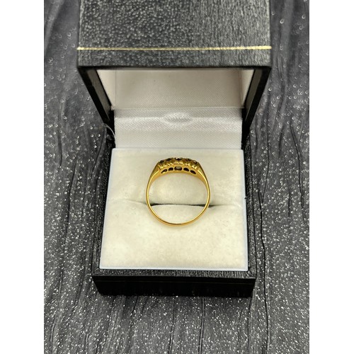 507 - 18ct gold diamond + sapphire ring. Size L / M. 2.8g total weight