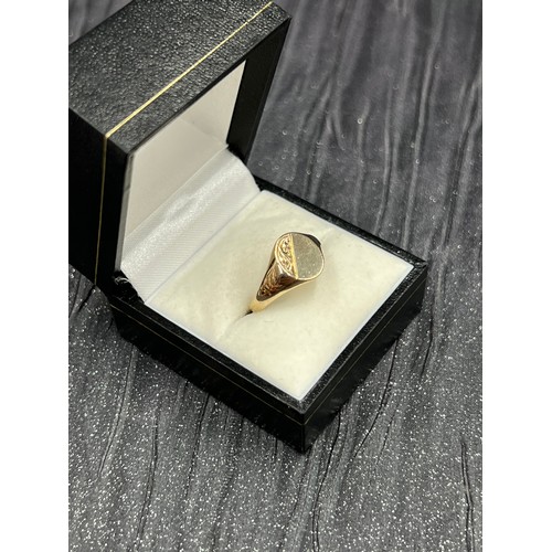 516 - 9ct gold signet ring. Size M/N. 3g