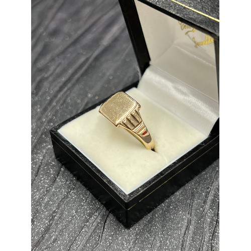 518 - 9ct gold signet ring. Size Y. 5.8g