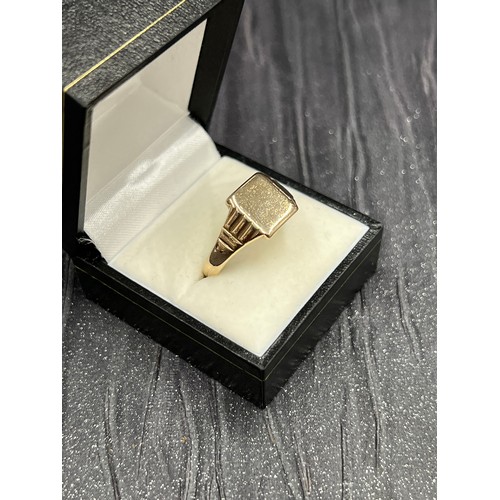 518 - 9ct gold signet ring. Size Y. 5.8g