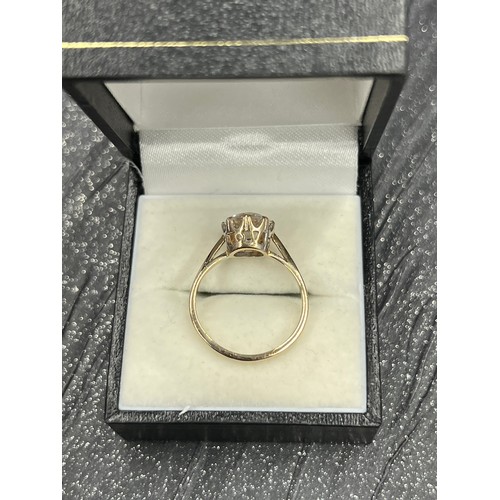 527 - 14ct gold white stone ring. Size M. 2.6g