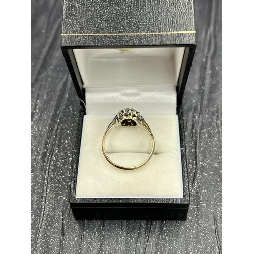 530 - 9ct gold white stone dress ring. Size R  2.8g gross