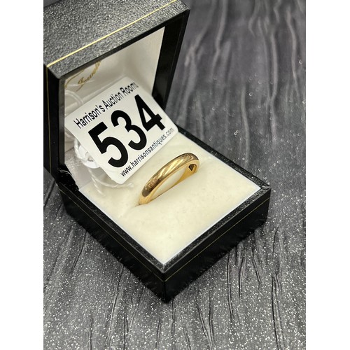 534 - 9ct gold wedding ring. Size Q. 4.6g