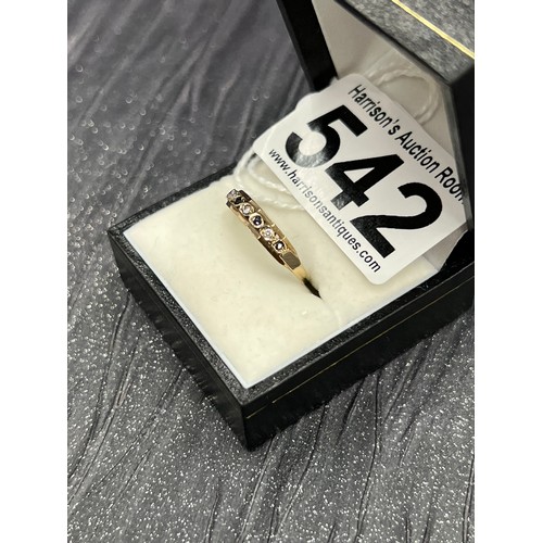 542 - 9ct gold eternity ring. Size P. 1.3g