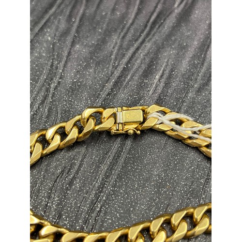 543 - 18ct gold bracelet. 72.4g