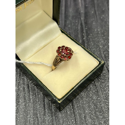 549 - 9ct gold ring with red stones. Size P  3g gross