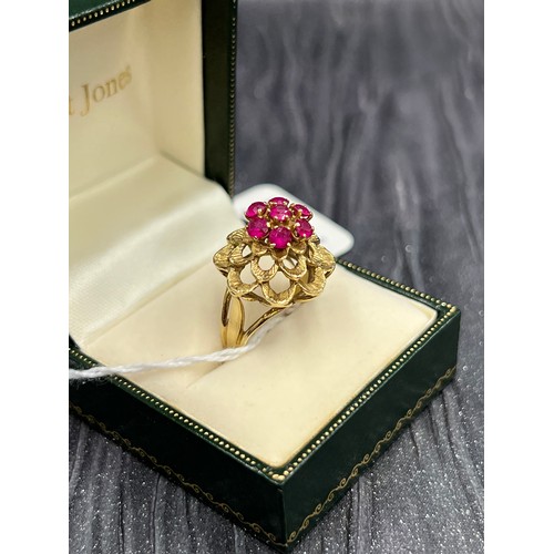 551 - 14ct gold ring with pink stones. Size N. 5.4g