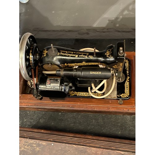 400 - Vintage sewing machine in wooden case