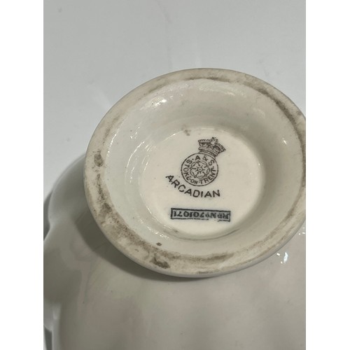 283 - Box crested china