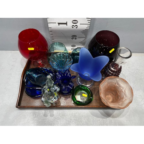 7 - Tray collectable coloured glass vases baskets etc