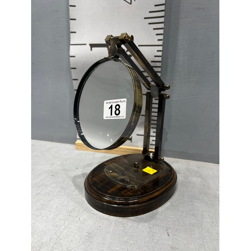 18 - Magnifier on stand