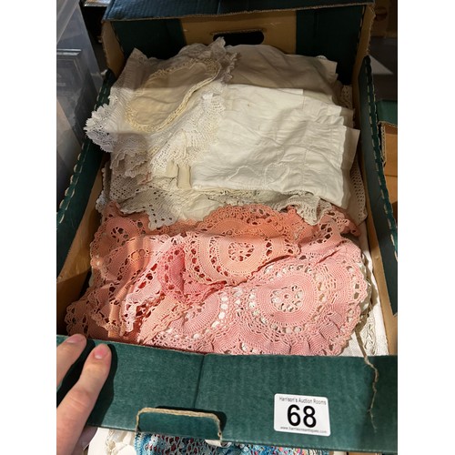 68 - Box linen & lace