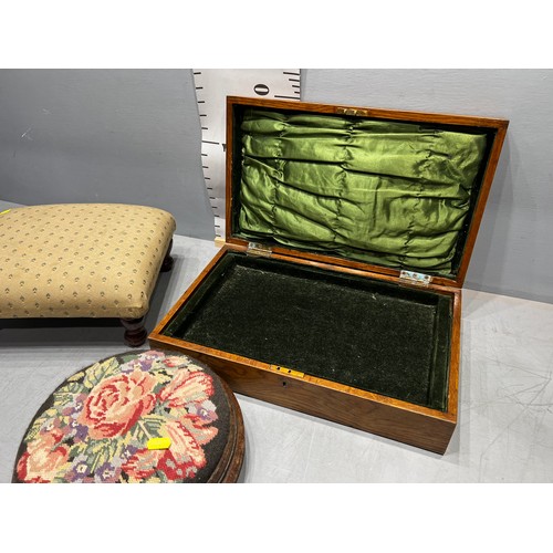 90 - Wooden box + 2 foot stools