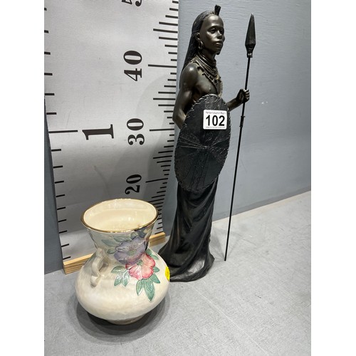 102 - Massi warrior statue + mayling vase