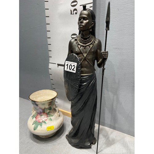 102 - Massi warrior statue + mayling vase