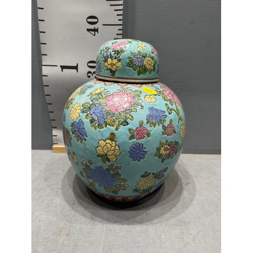 103 - Porcelain famille rose lidded pot