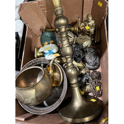 186 - Good box of brass ware