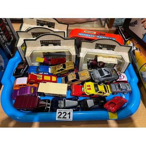 221 - Collection of collectable toy cars inc matchbox