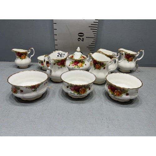 267 - 9 pieces of Royal Albert Country roses